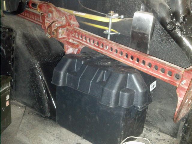 Battery box mounted, with the Hi-Lift lowered for a new mounting nut