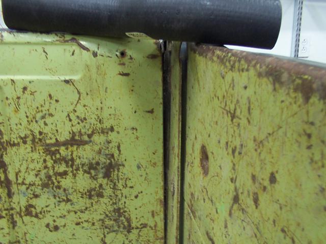 The end-caps have seperated from the quarters - inside passenger