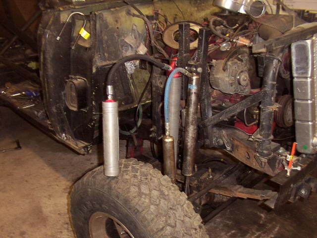 SAW 2.5 next to the 14&quot; Bilstein 7100 reservoir shock
