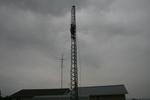 Tower at full 40', Tom is moving the ginpole higher for the next task, putting the antenna up